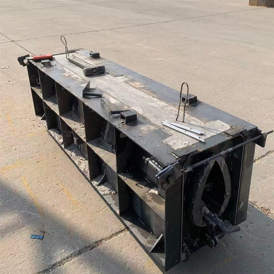 Fém vízelvezető csatorna forma