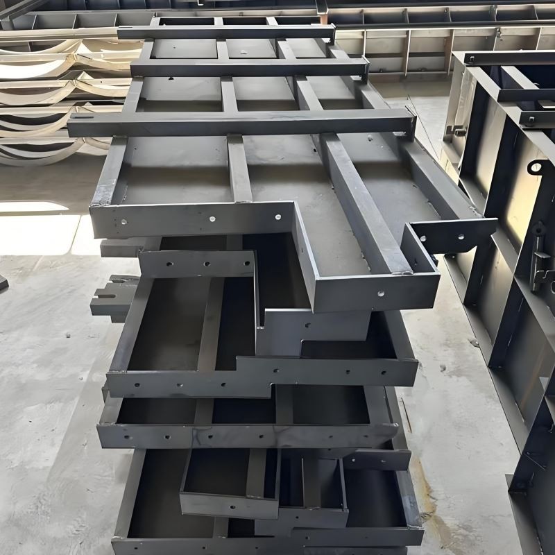 Vasúti kábelvályús fali forma