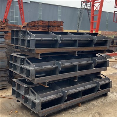 Vasúti takarólemez forma